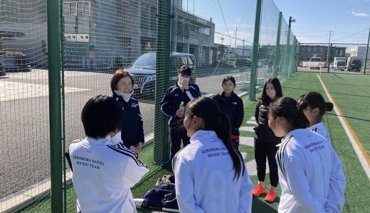 女子ホッケー部の練習にコカ・コーラレッドスパークスの選手たちが参加してくださいました