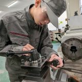 工学科二年生　実習（旋盤作業）